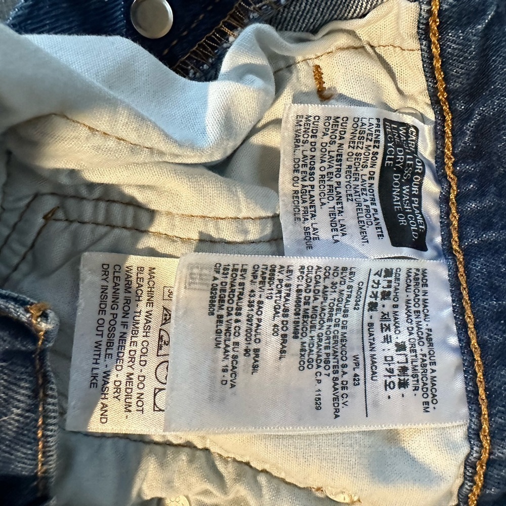 Women’s LEVI Denim Jean Shorts 26W - Picture 12 of 12